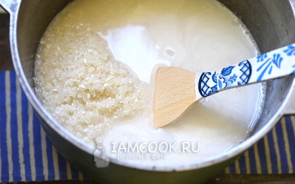 Рис с водой в казане