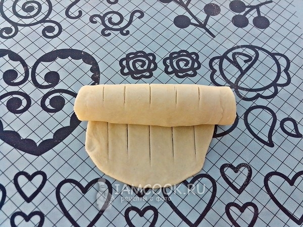 Завернуть сосиску в тесто