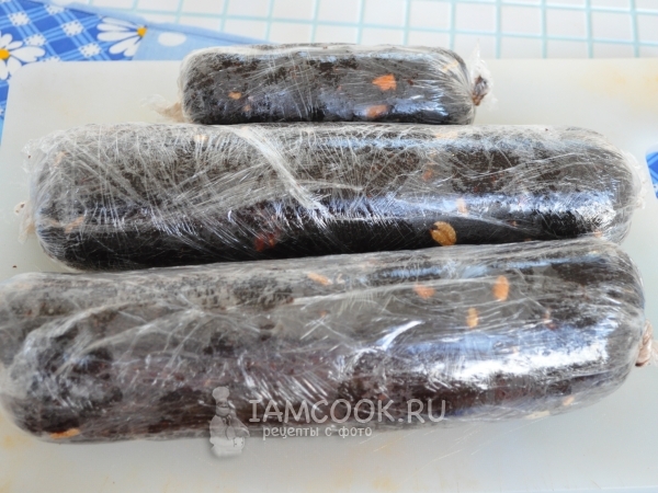 Готовая шоколадная колбаска из бисквитной крошки