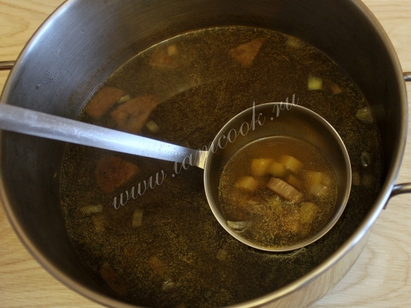 Наваристая грибная солянка