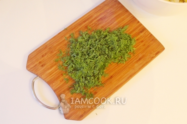 Нарезать укроп