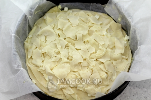 Выложить все пласты теста с начинкой