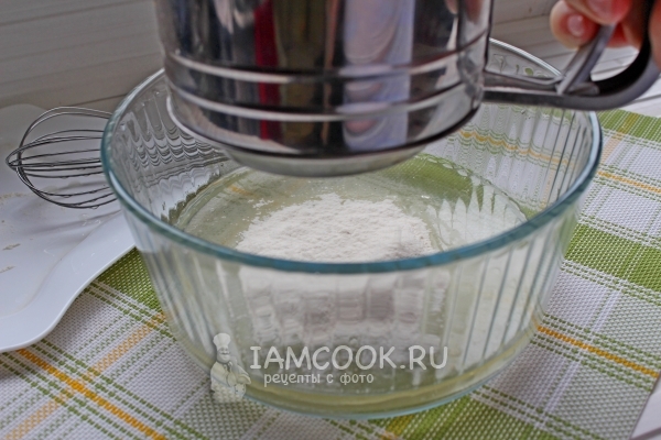 Всыпать муку