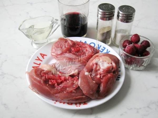 Ингредиенты для индейки в вишне