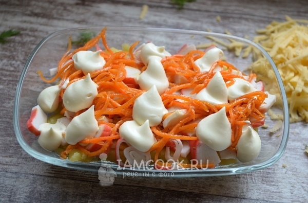 Полить майонезом