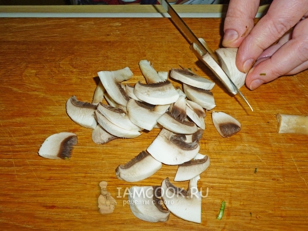 Порезать грибы