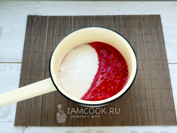 Всыпать к ягодам сахар