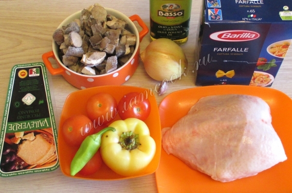 Ингредиенты для пасты с курицей и грибами