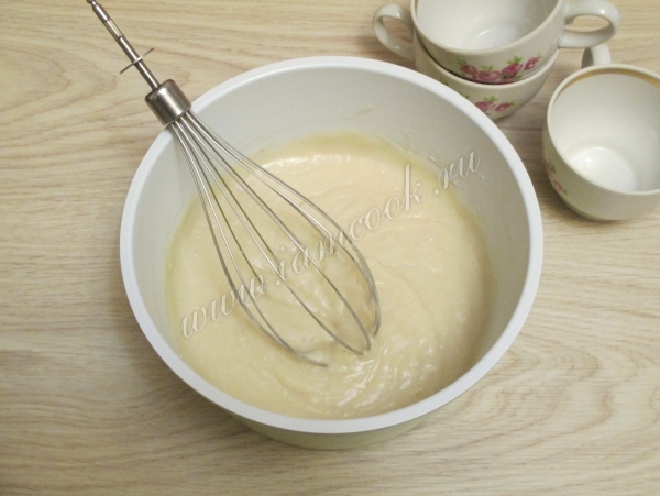 Разлить кисель из геркулеса по стаканам