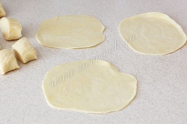 Лепешки из теста для чебуреков