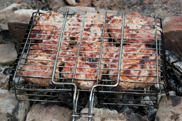 Шашлык из свиной шейки на решетке