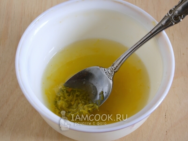 Смешать лимонную цедру и сок