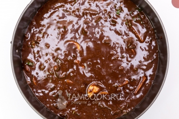 Перелить тесто в форму