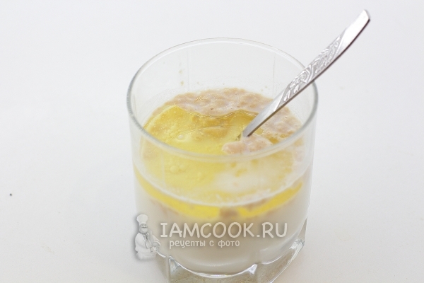 Влить масло