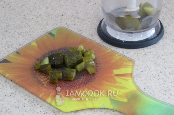 Порезать огурцы