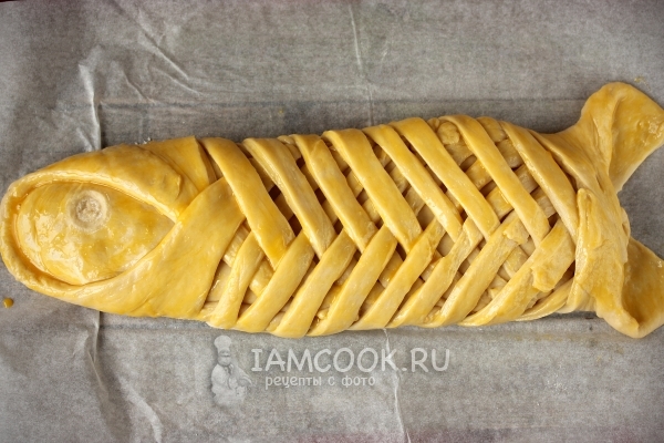 Оформляем пирог в виде рыбы