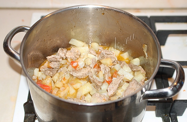 Готовим азу с солеными огурцами