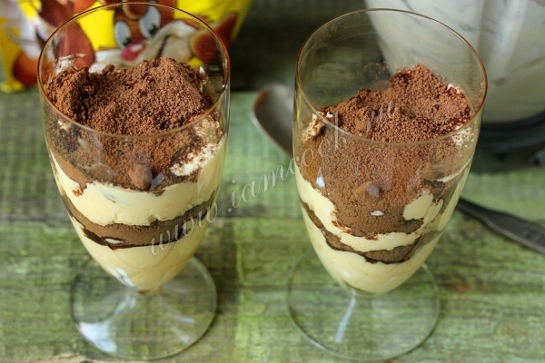 Выкладываем слои десерта