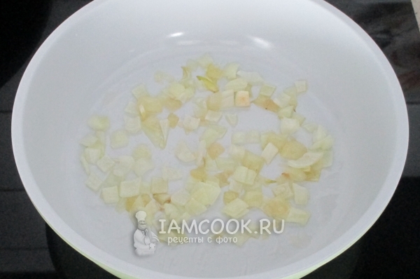 Обжарить лук