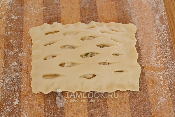 Накрыть начинку тестом