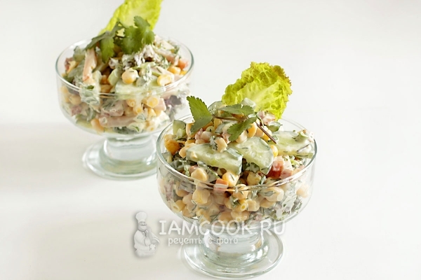 Рецепт салата с копченой курицей и кукурузой
