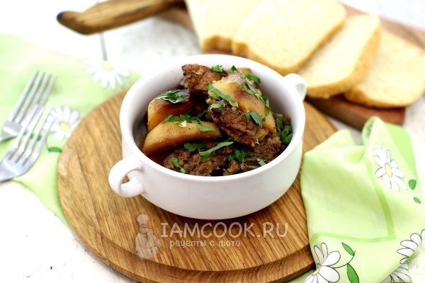Готовая тушеная картошка с рёбрышками