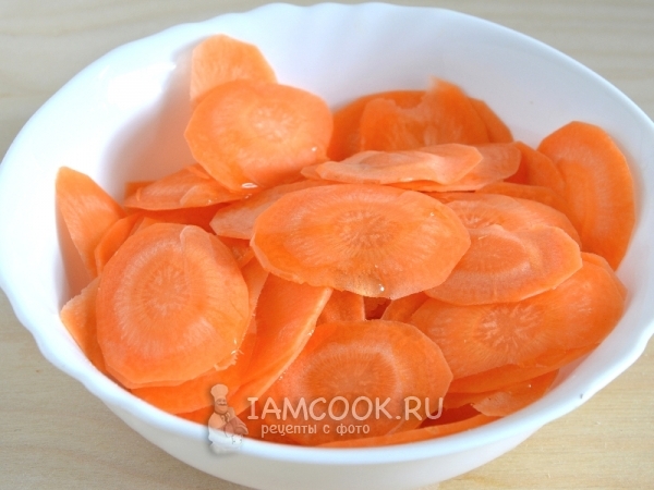 Полить морковь маслом