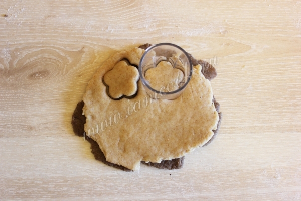 Вырезаем цветочки