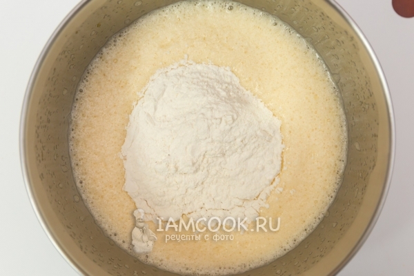 Всыпать муку