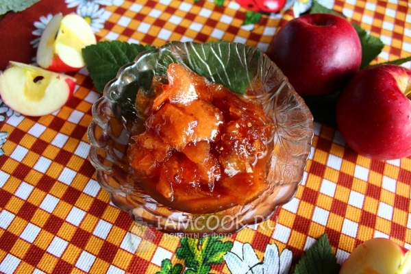 Готовое варенье из красных яблок