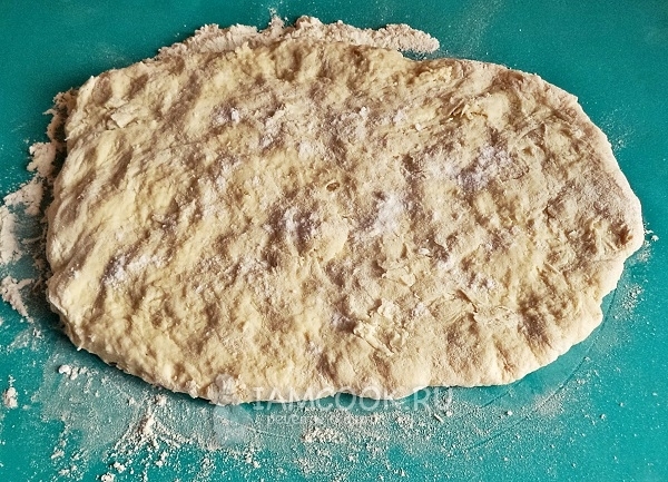 Посыпать тесто содой