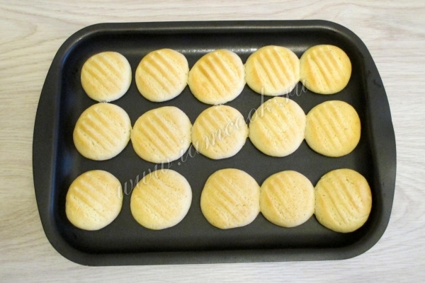 Выпекаем печенье на сгущенном молоке