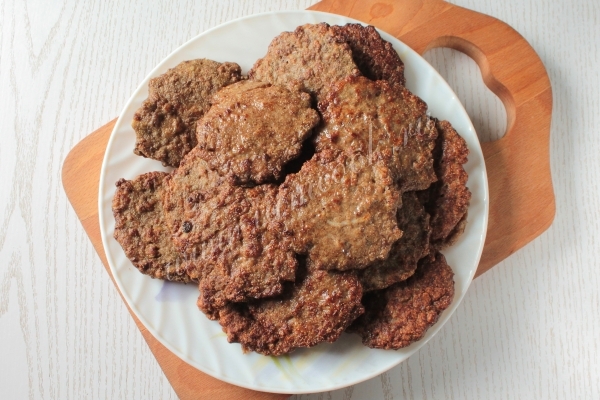 Котлеты печеночные с манкой, фото