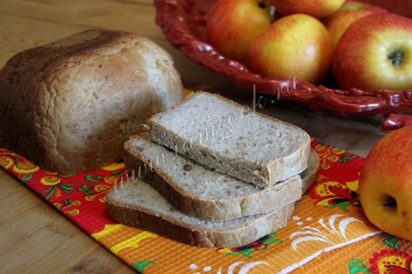 Домашний хлеб с орехами и яблоками