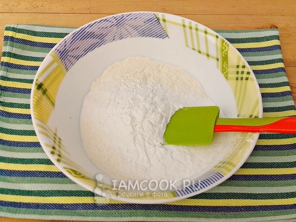 Смешать соль с мукой