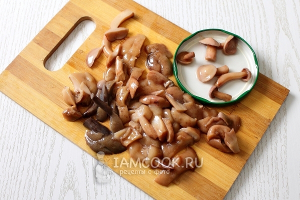 Порезать грибы