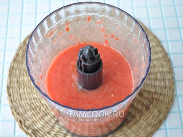 Измельчить помидоры