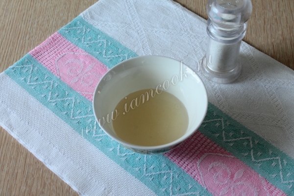 Уксус с сахаром и солью