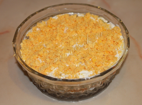 фото салата мимоза в праздничном салатнике