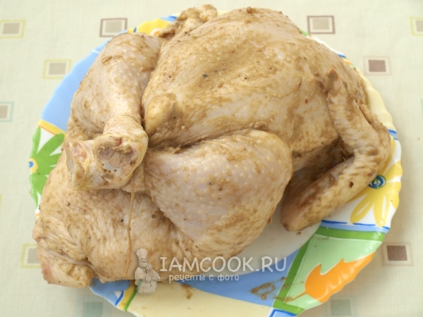 Связать ноги курицы нитками