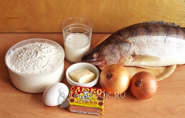 Ингредиенты для пирога с рыбой из дрожжевого теста