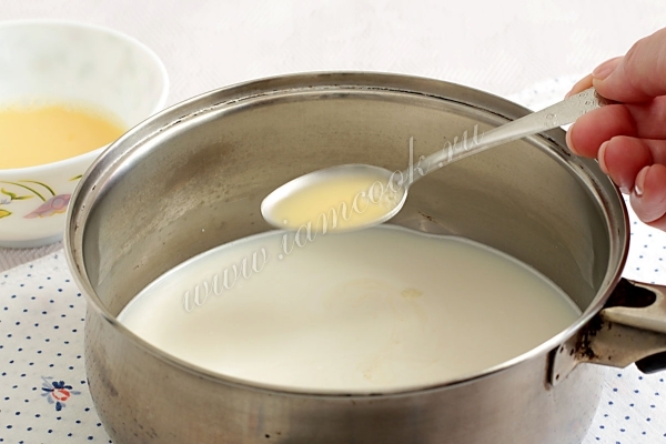 Добавить яйцо соль сахар