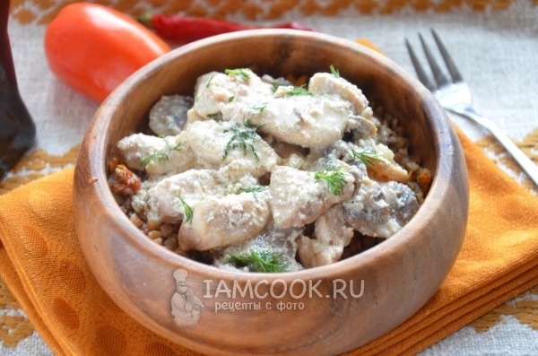 Фото курицы с грибами в сметанном соусе