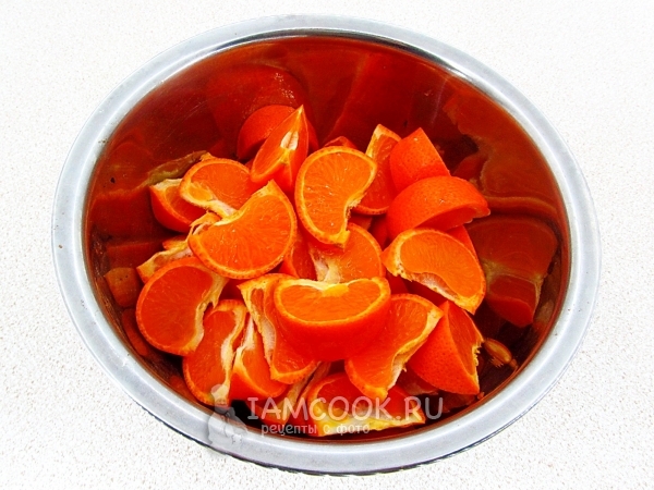 Порезать мандарины