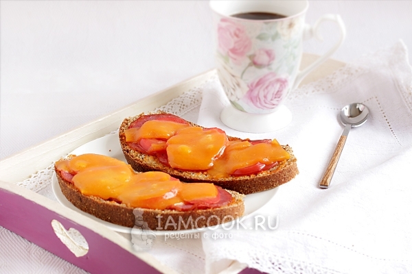 Горячие бутерброды с колбасой