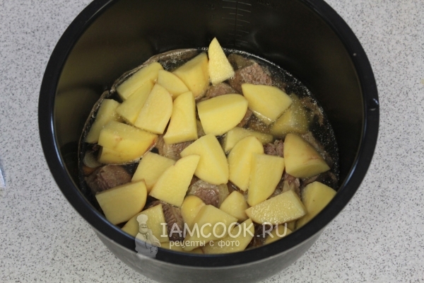 Добавить воду и картофель