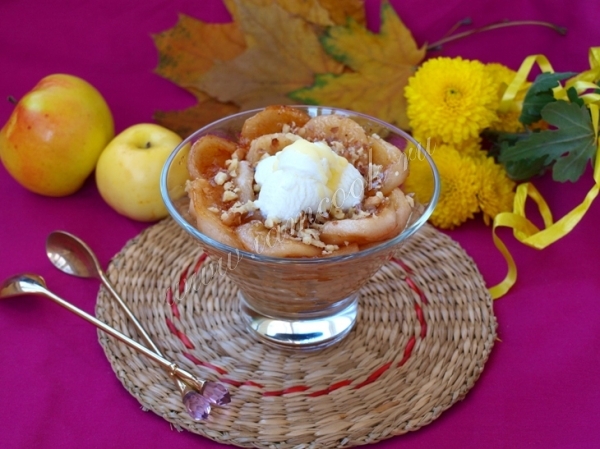 Фото яблок в карамели с орехами