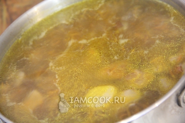 Положить морковь в суп