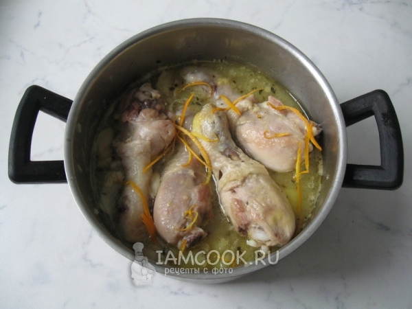 Влить апельсиновый сок