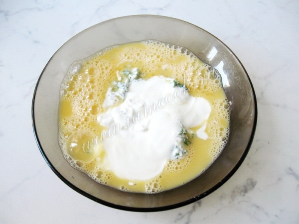 Яйца со сметаной